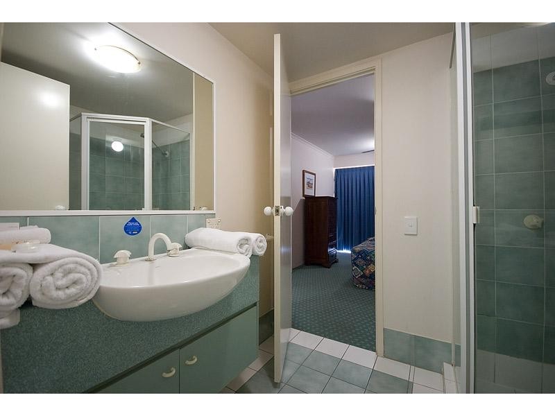 67/10 Alexandra Avenue, Broadbeach QLD 4218