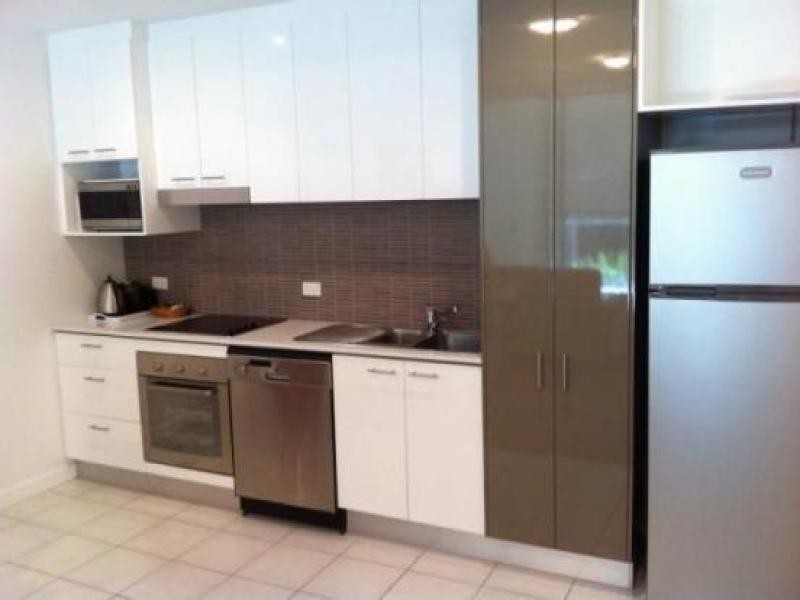 33 TE Peters Drive, Broadbeach QLD 4218