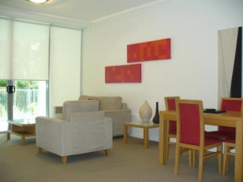 33 TE Peters Drive, Broadbeach QLD 4218