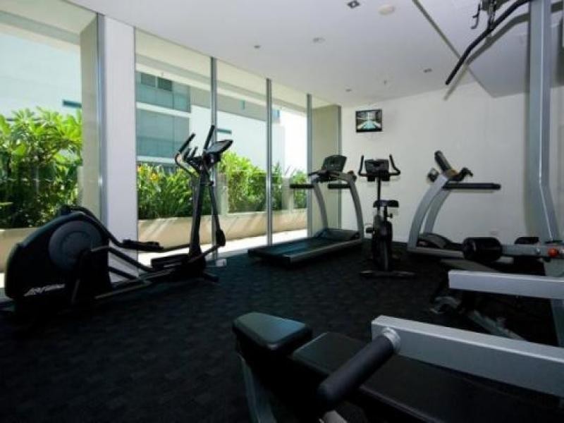 33 TE Peters Drive, Broadbeach QLD 4218
