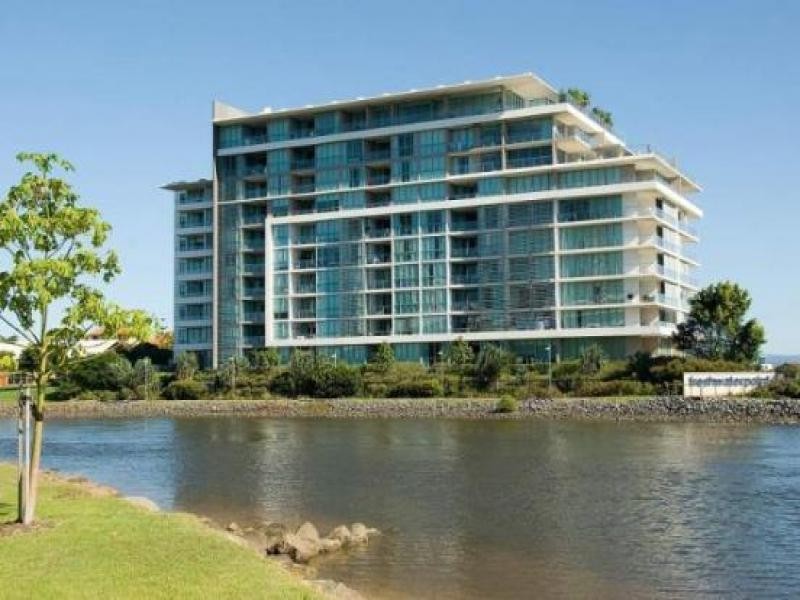 33 TE Peters Drive, Broadbeach QLD 4218