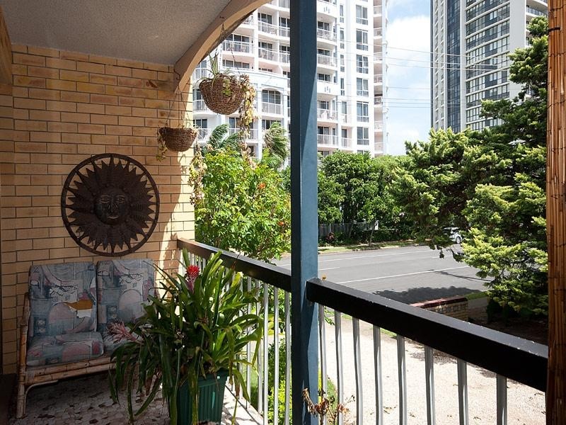 13/13 Surf Parade, Broadbeach QLD 4218