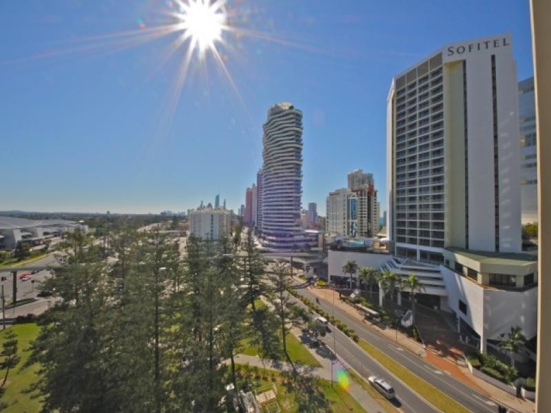 904/2685 Gold Coast Highway, Broadbeach QLD 4218