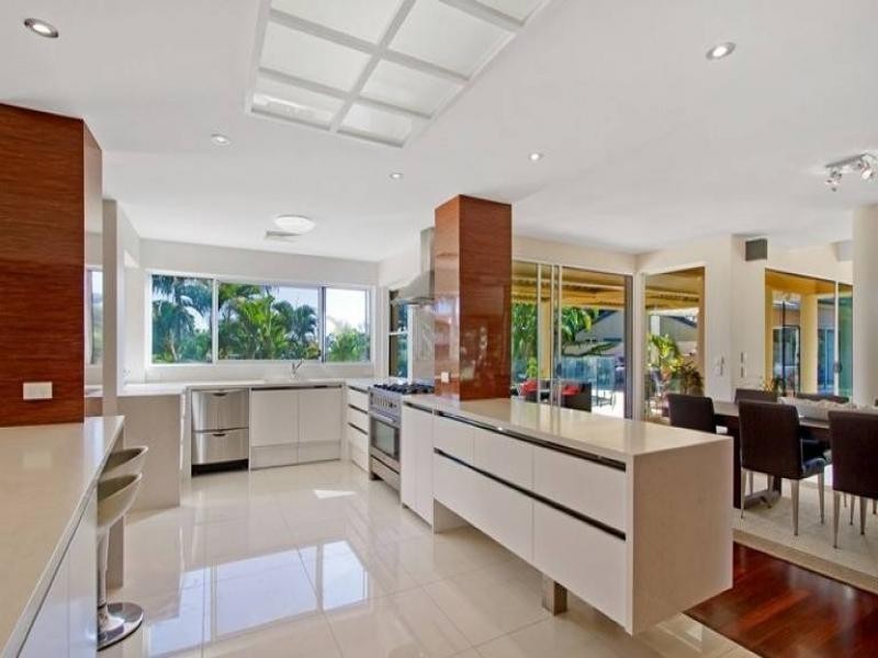 16 Freyburg Street, Sorrento QLD 4217