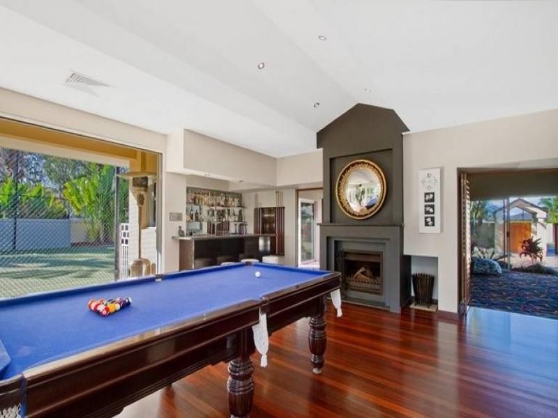 16 Freyburg Street, Sorrento QLD 4217