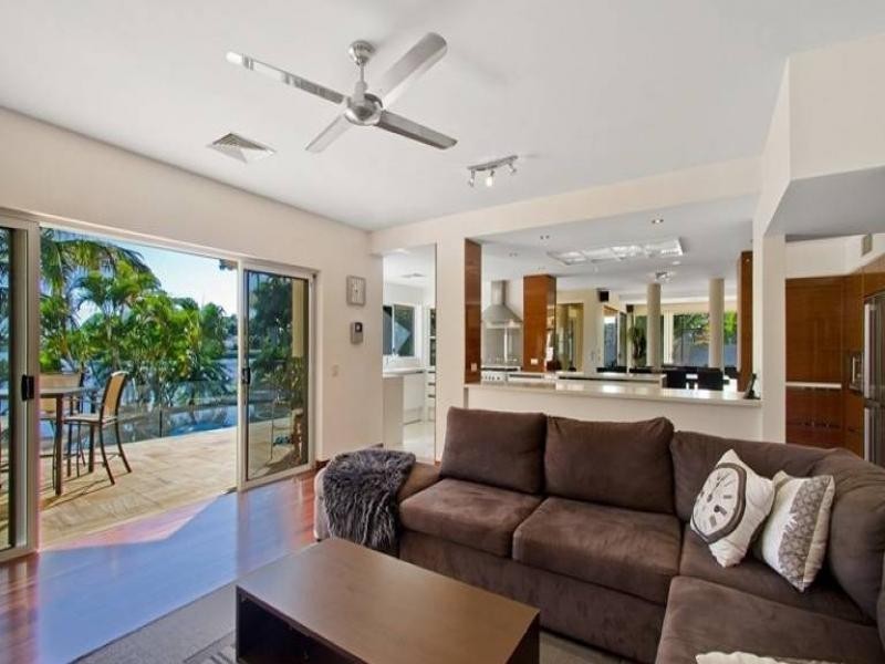 16 Freyburg Street, Sorrento QLD 4217