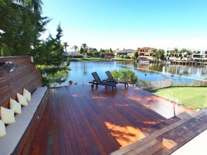 9 Staysail Cr, Clear Island Waters QLD 4226