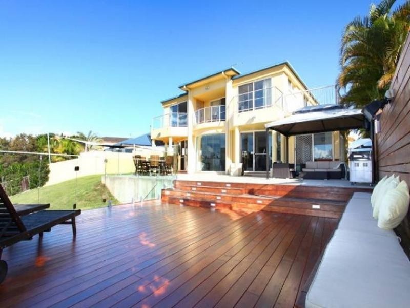 9 Staysail Cr, Clear Island Waters QLD 4226