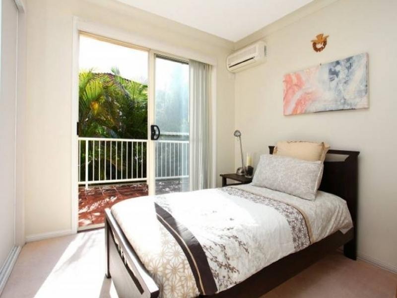 9 Staysail Cr, Clear Island Waters QLD 4226