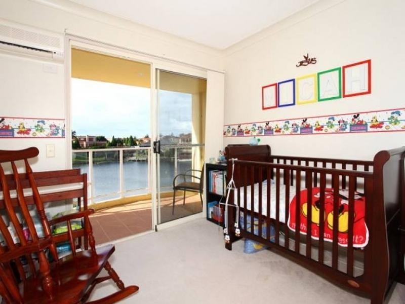 9 Staysail Cr, Clear Island Waters QLD 4226