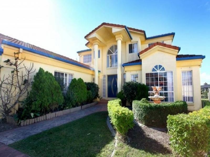 9 Staysail Cr, Clear Island Waters QLD 4226