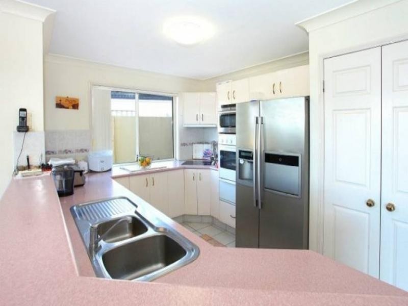 9 Staysail Cr, Clear Island Waters QLD 4226