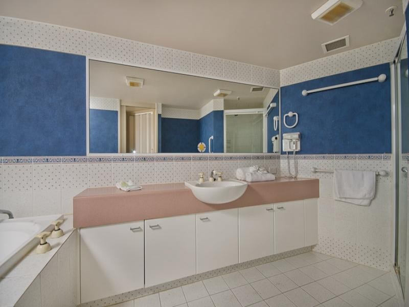 9/129 Surf Parade, Broadbeach QLD 4218