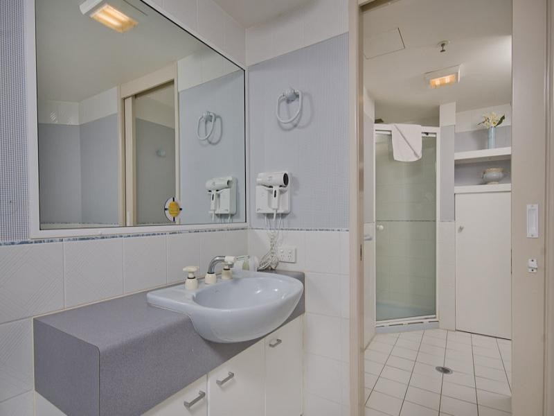 9/129 Surf Parade, Broadbeach QLD 4218