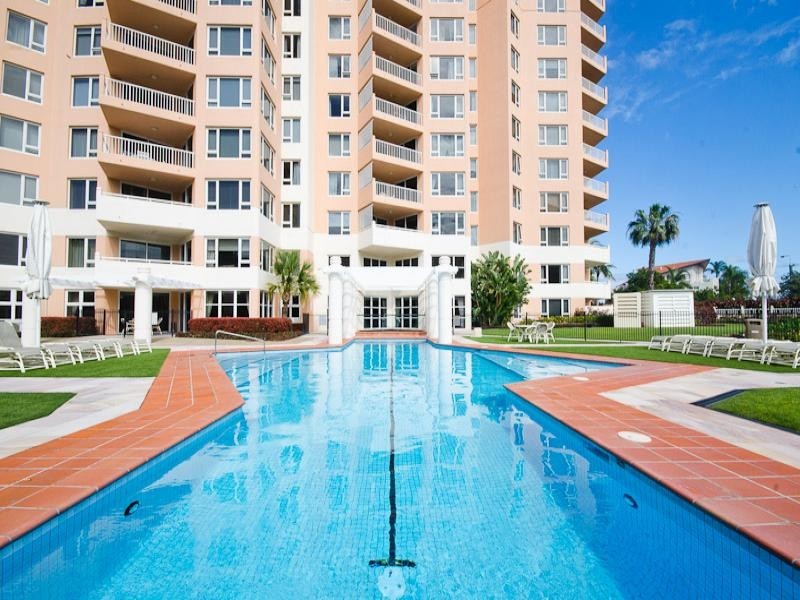 9/129 Surf Parade, Broadbeach QLD 4218