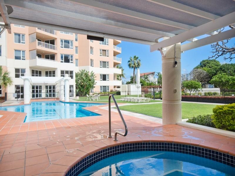 9/129 Surf Parade, Broadbeach QLD 4218