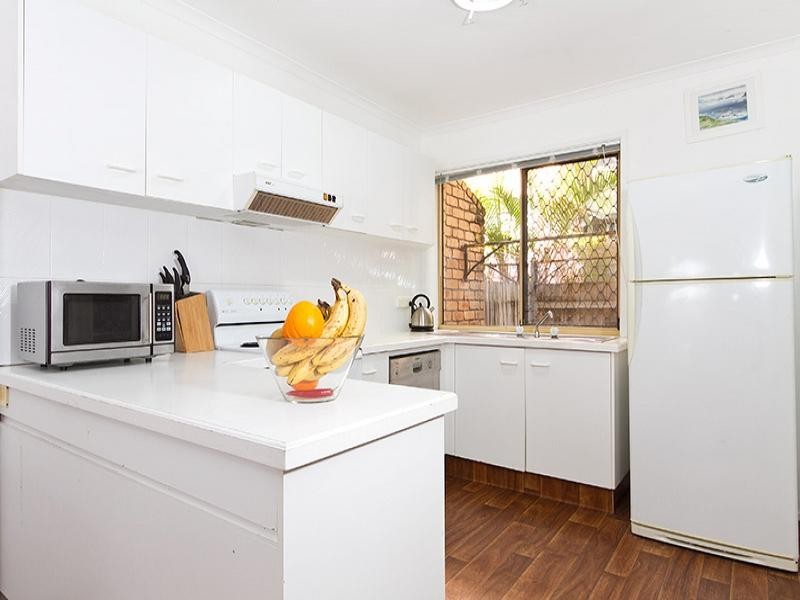 2/9 Eady Avenue, Broadbeach Waters QLD 4218