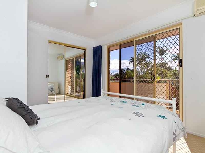 2/9 Eady Avenue, Broadbeach Waters QLD 4218