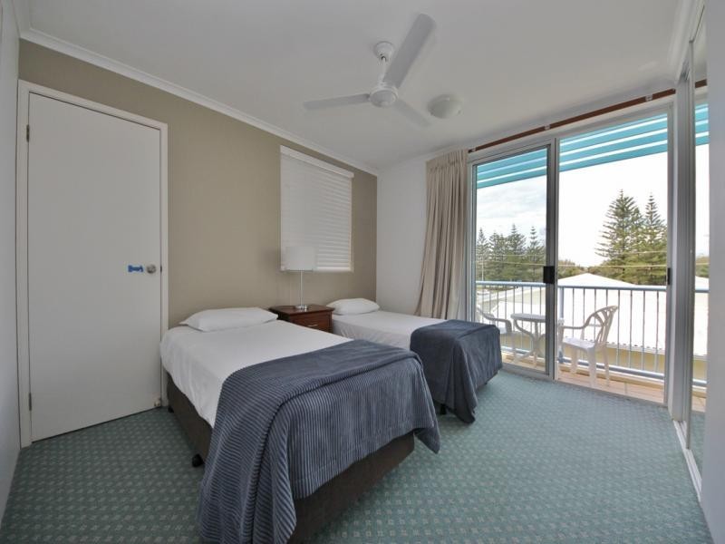 10 Alexandra Avenue, Broadbeach QLD 4218