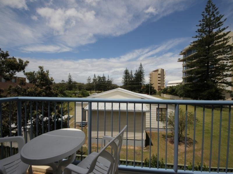 10 Alexandra Avenue, Broadbeach QLD 4218