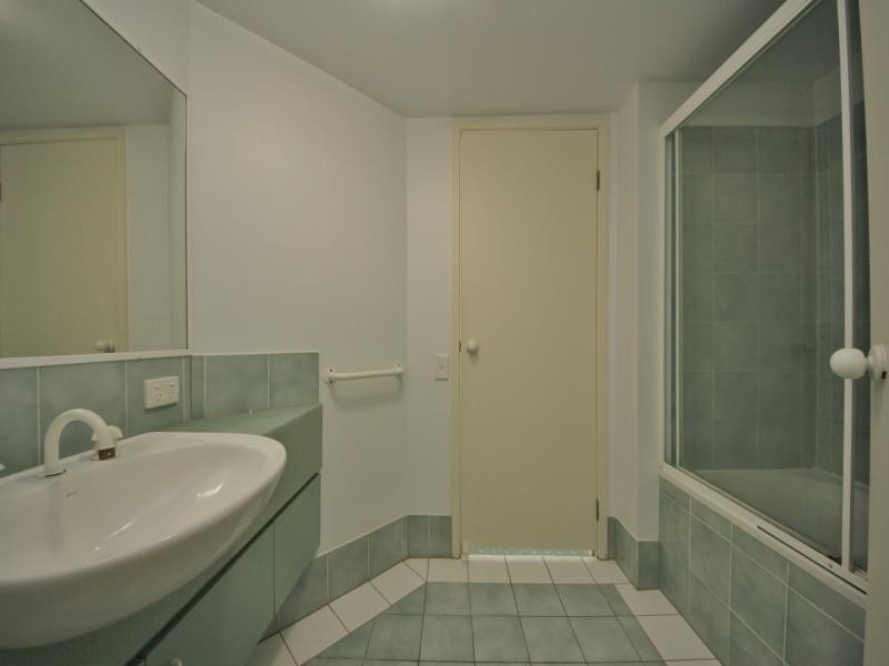 10 Alexandra Avenue, Broadbeach QLD 4218