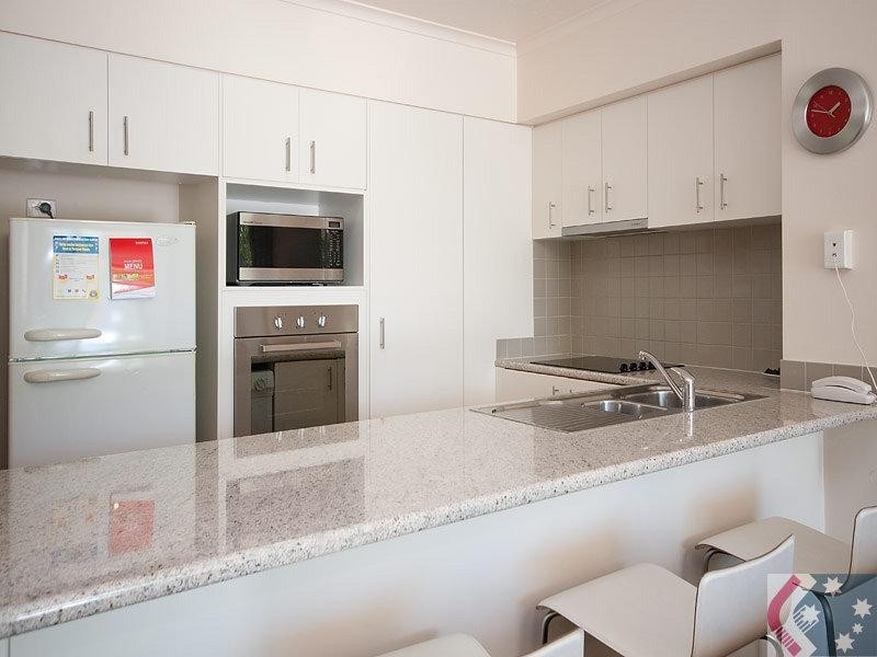 112/10-16 Alexandra Avenue, Broadbeach QLD 4218