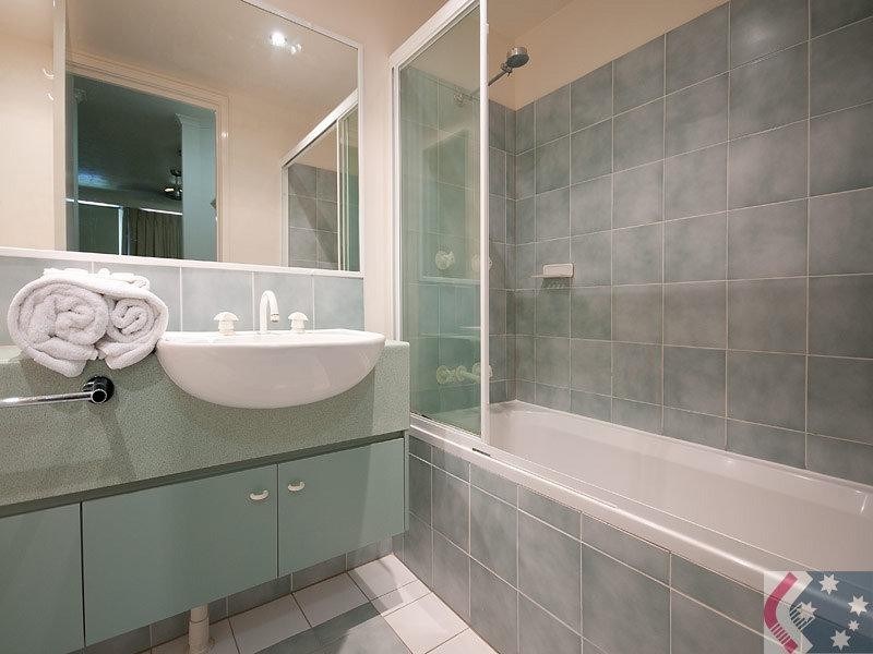 112/10-16 Alexandra Avenue, Broadbeach QLD 4218