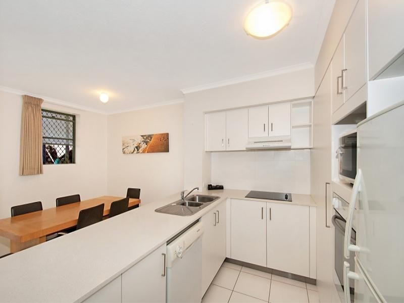 48/10 Alexandra Avenue, Broadbeach QLD 4218