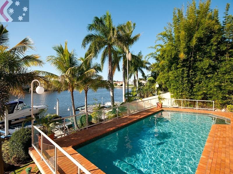 10 San Simeon Drive, Clear Island Waters QLD 4226