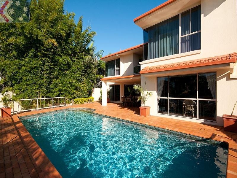 10 San Simeon Drive, Clear Island Waters QLD 4226