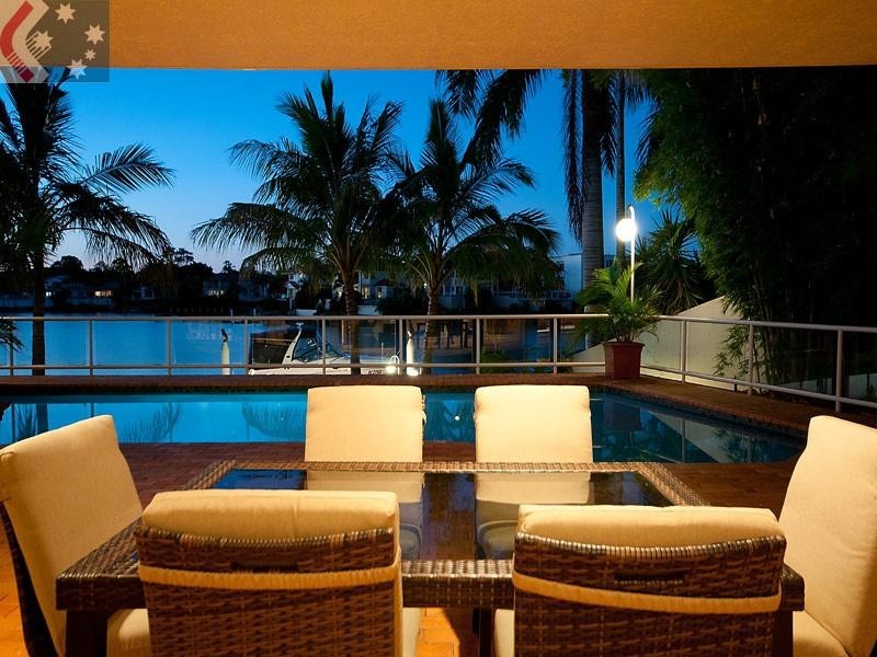 10 San Simeon Drive, Clear Island Waters QLD 4226