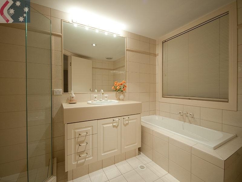 10 San Simeon Drive, Clear Island Waters QLD 4226