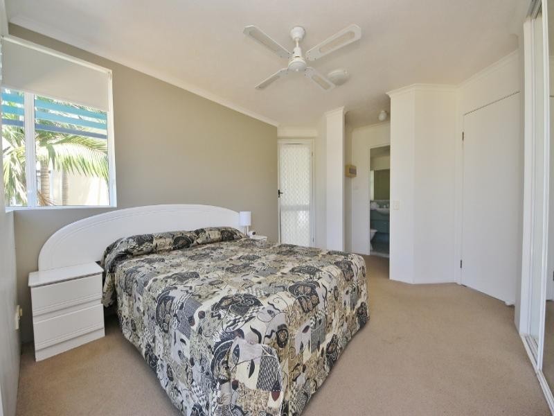 98/16 Alexandra Avenue, Broadbeach QLD 4218