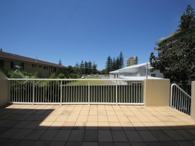 98/16 Alexandra Avenue, Broadbeach QLD 4218