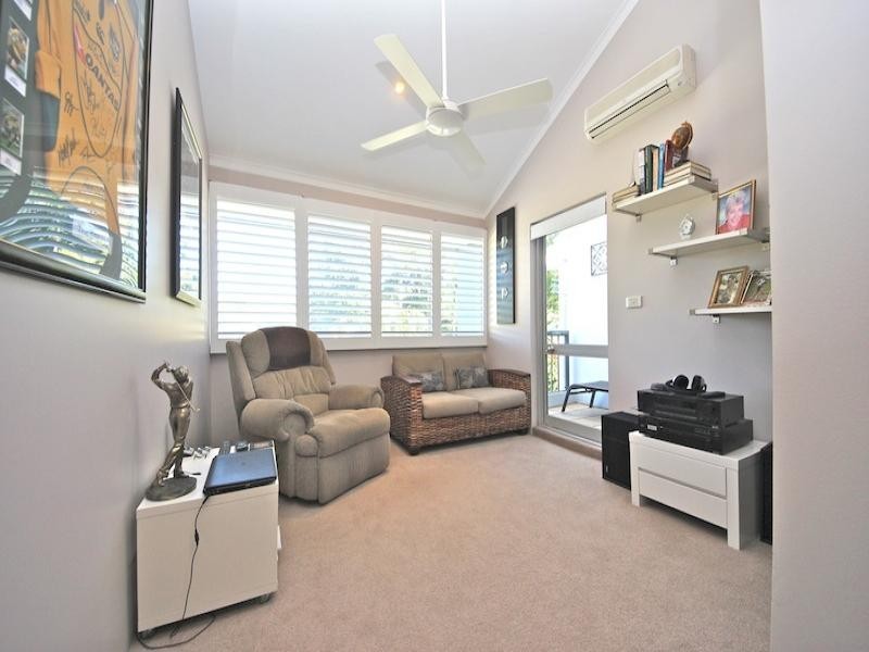 125 Santa Cruz Blvd, Clear Island Waters QLD 4226