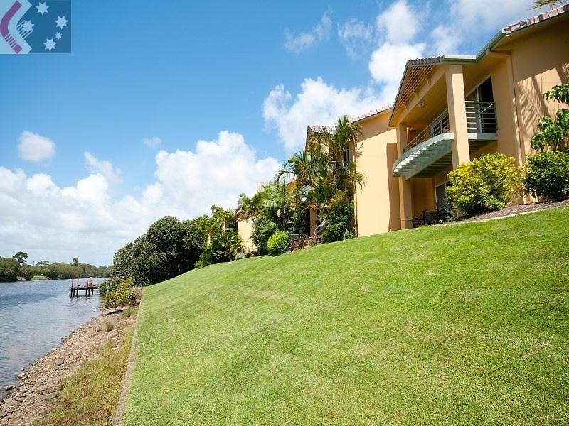 220/215 Cottesloe Drive, Mermaid Waters QLD 4218