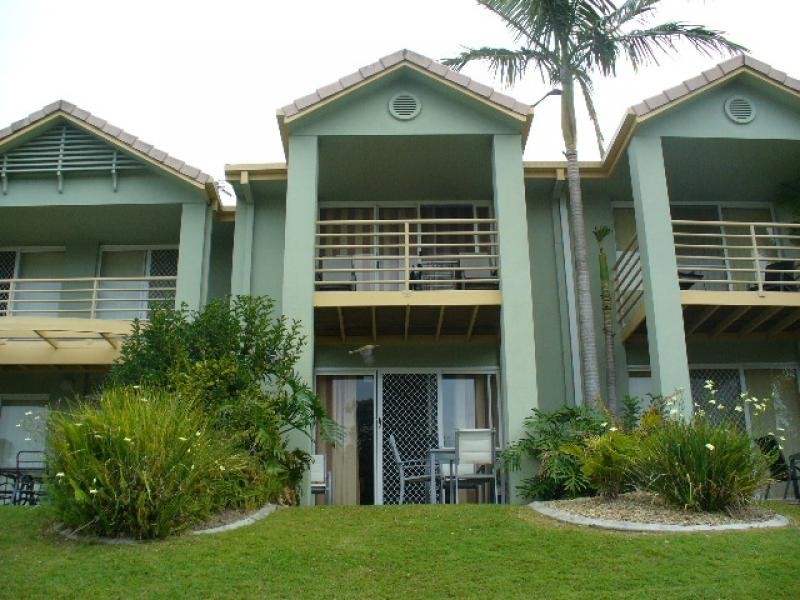 220/215 Cottesloe Drive, Mermaid Waters QLD 4218