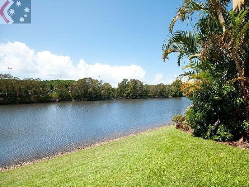 220/215 Cottesloe Drive, Mermaid Waters QLD 4218