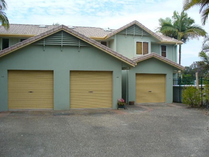 220/215 Cottesloe Drive, Mermaid Waters QLD 4218