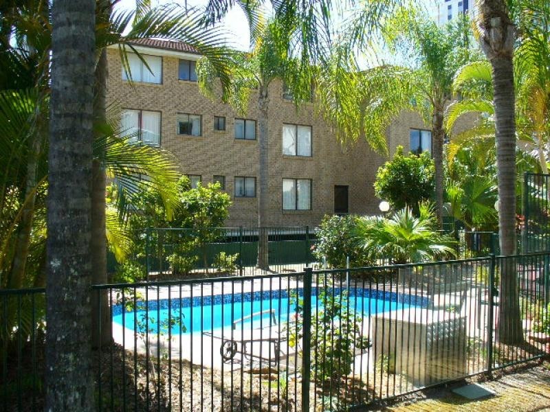 4/13 Federation Avenue, Broadbeach QLD 4218