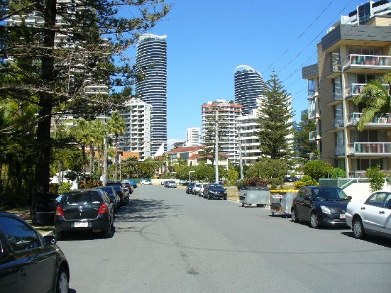 4/13 Federation Avenue, Broadbeach QLD 4218