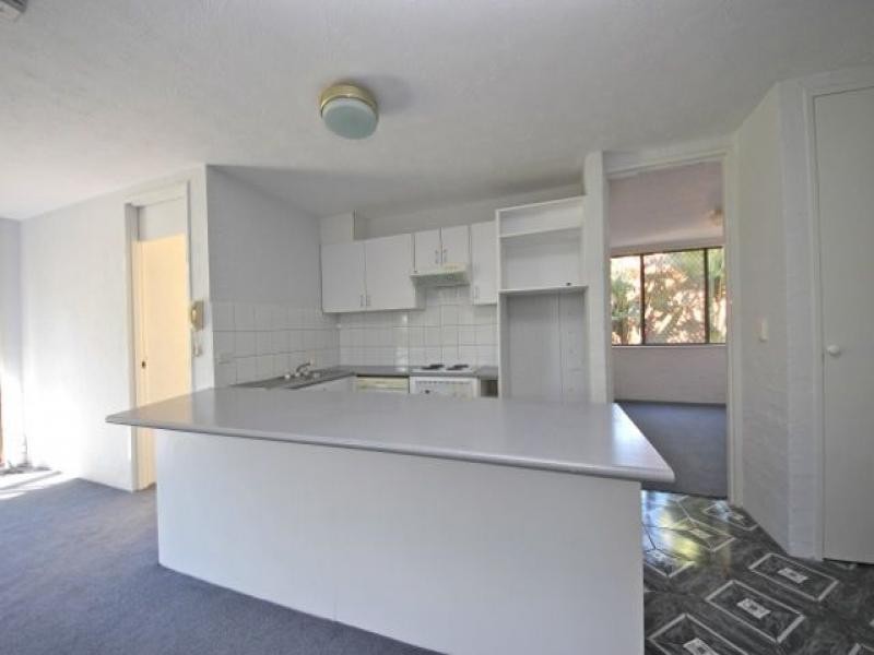4/13 Federation Avenue, Broadbeach QLD 4218