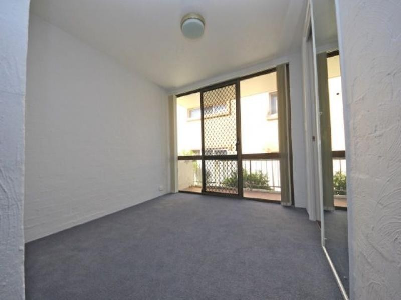 4/13 Federation Avenue, Broadbeach QLD 4218