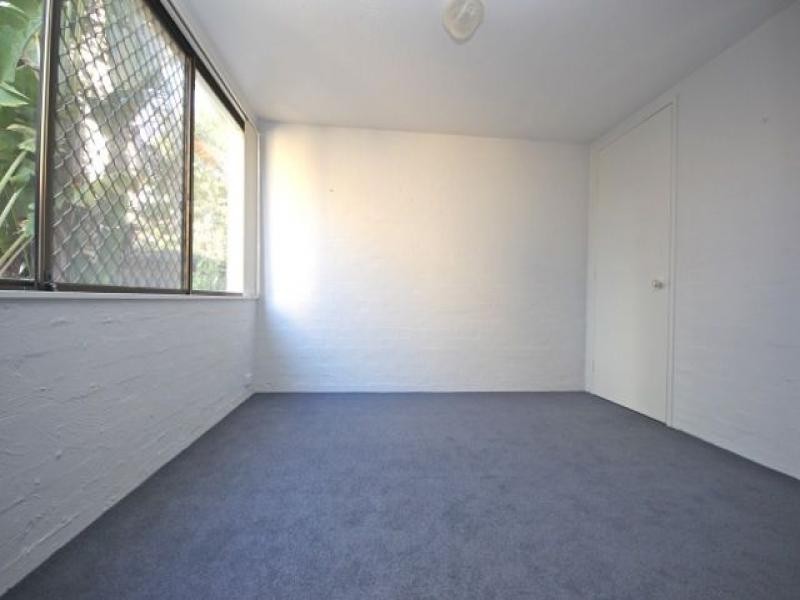 4/13 Federation Avenue, Broadbeach QLD 4218