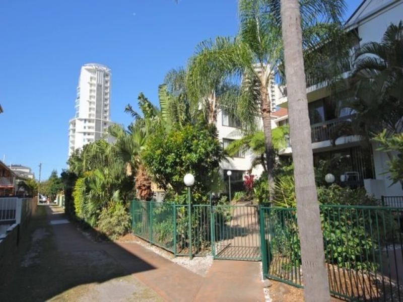 4/13 Federation Avenue, Broadbeach QLD 4218