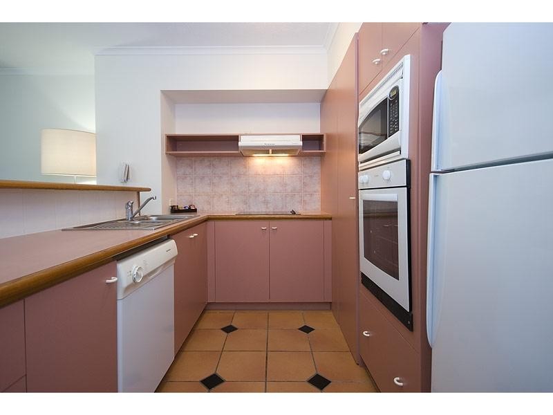 124/16 Alexandra Avenue, Broadbeach QLD 4218