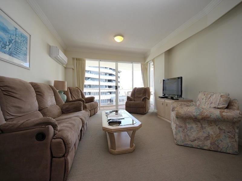 90 surf Parade, Broadbeach QLD 4218