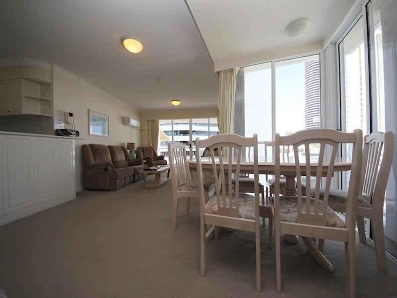 90 surf Parade, Broadbeach QLD 4218