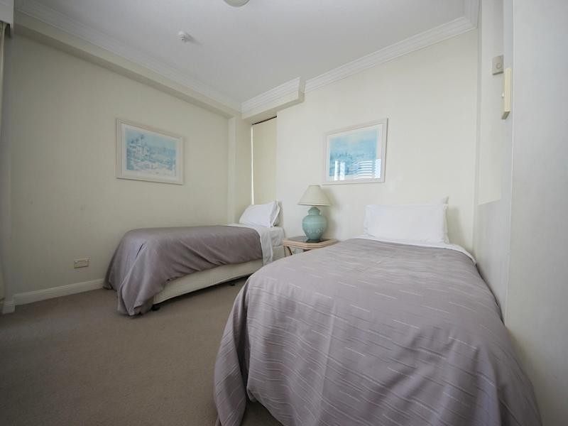 90 surf Parade, Broadbeach QLD 4218