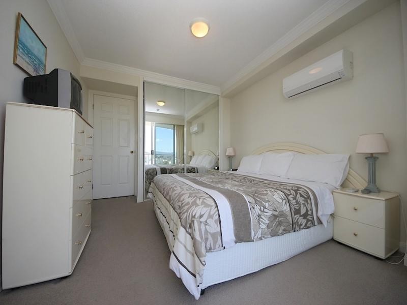 90 surf Parade, Broadbeach QLD 4218